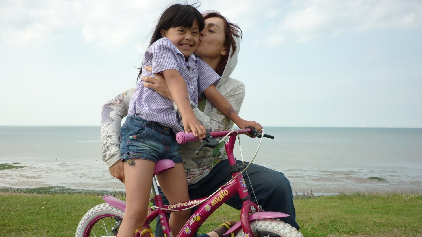 how to help a child ride a bike without stabilisers